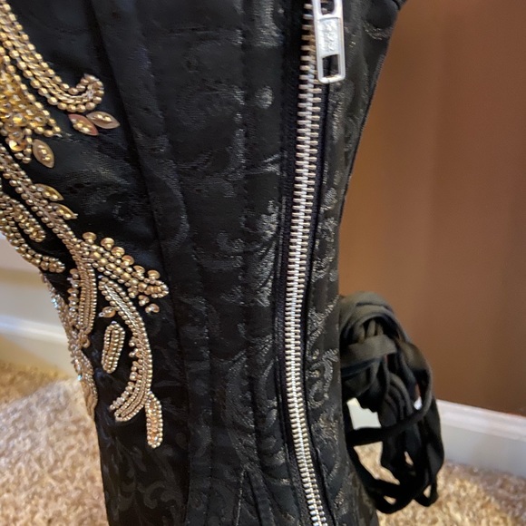 Overbust hand embroidered corset - Picture 7 of 8